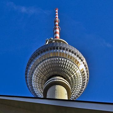 Berlijnse TV-toren op Alexanderplatz in Oost-Berlijn