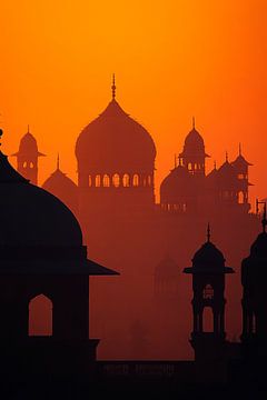 Silhouetten in de zonsondergang van Poster Art Shop