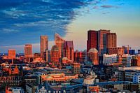 skyline van Den Haag kort voor zonsondergang