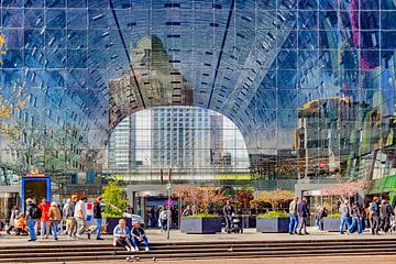 Markthal Rotterdam op een zonnige zomerdag van Kees Dorsman