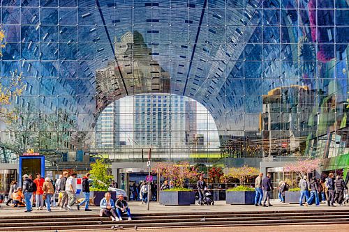 Markthal Rotterdam op een zonnige zomerdag