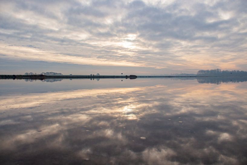 Winter water weerspiegeling zonsondergang van Jacoline van Dijk