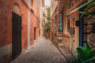 Kleurrijke straat in Sirmione | Gardameer in Italië van Marijn Alons