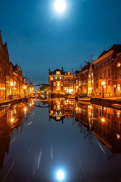 Pleine lune sur l'Oude Rijn à Leiden (0192) sur Reezyard