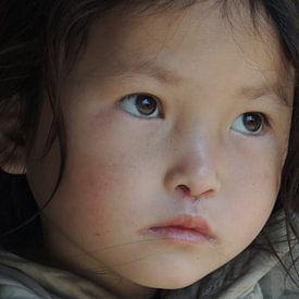 Dreamy girl in Vietnam (1) by Nadine Geerinck