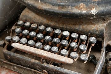 oude verroeste typemachine van Photoned