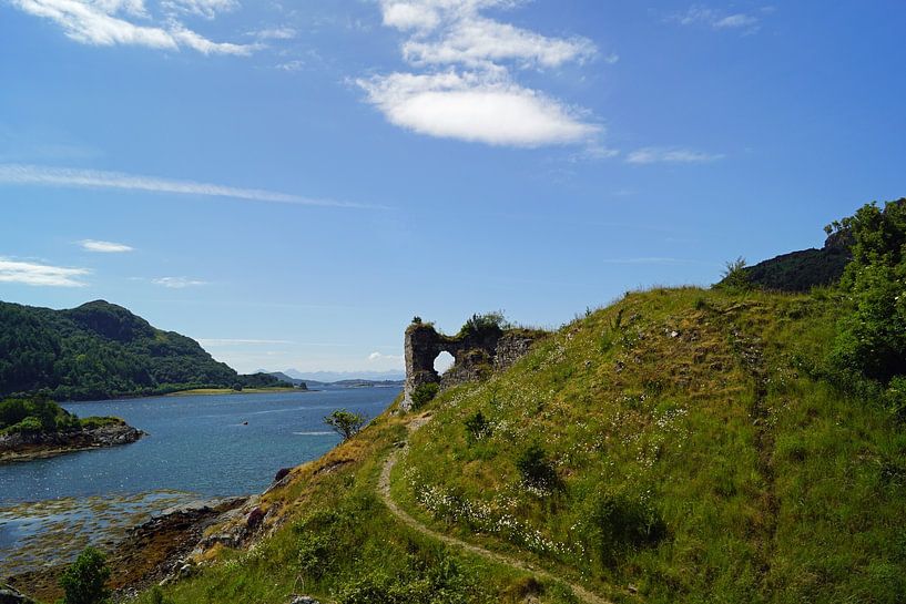 Strome Castle is the ruin of a lowland castle on the shore of Loch Carron by Babetts Bildergalerie