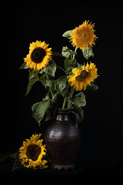 Zonnebloemen in Kan van Eddy 't Jong