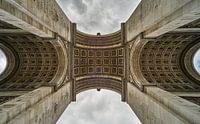 Arc de Triomphe from below