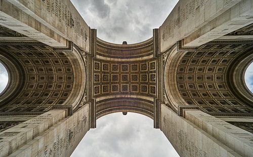 Arc de Triomphe from below