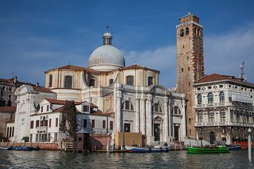 Alte Gebäude und Kirche am Kanal im alten Zentrum von Venedig, Italien von Joost Adriaanse