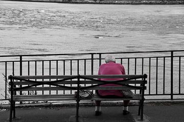 Lonely at East River New York van Jacintha Van beveren