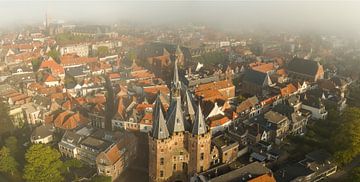 Sassenpoort oude poort in Zwolle tijdens zomer zonsopgang van Sjoerd van der Wal Fotografie