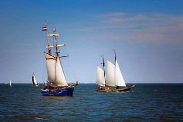 Zeilboten op het IJsselmeer van Jan van der Knaap