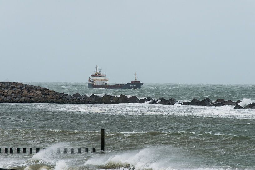 Schiff im Sturm in der Maasmündung von scheepskijkerhavenfotografie