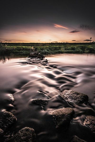 Markelo de Schipbeek, vistrap bij zonsonder lange sluitertijd van Frank Slaghuis