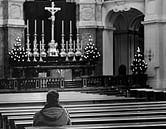 Gedenken in einer Kirche von Frank Herrmann Miniaturansicht