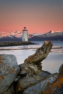 The old log and the lighthouse, Godøy, Norway by qtx