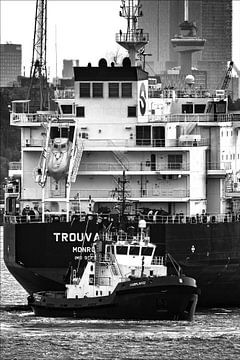 Weergave van een havenstad. van Pieter van Roijen