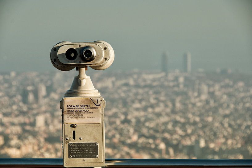 Uitzicht Barcelona op een mistige dag von Maurice Moeliker