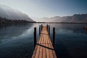 Jetty Lake Geneva during sunrise. van Tom in 't Veld