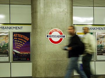 Embankment - London Tube Station van Ruth Klapproth