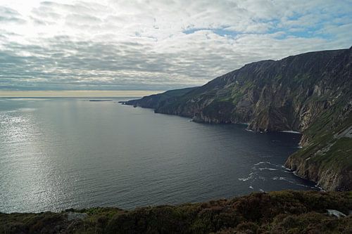 Zonsondergang bij de Slieve League kliffen in Ierland
