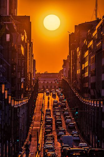 Brüsseler Henge, Sonnenuntergang über der Rue de la Loi