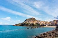Uitzicht op het prachtige stadje Castelsardo op Sardinië (horizontaal) van Just Go Global thumbnail