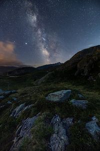 Wunderschöne Galaxie über den französischen Alpen