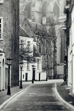 Achter de Dom in Utrechtin zwart-wit