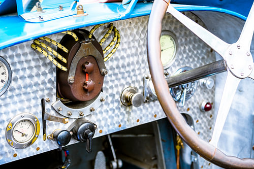 Bugatti Type 35 vintage 1920s racewagen dashboard