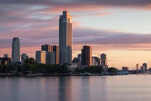 Zonsopkomst bij de Zalmhaventoren van Ilya Korzelius