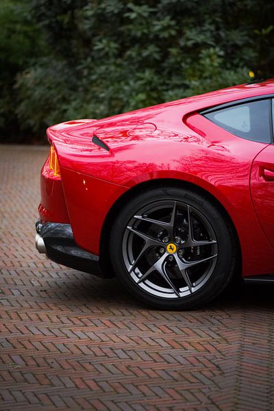 Ferrari 812 superfast achterwiel van Sep Gelauff