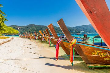 LP 71317265 Langschwanzschiffe auf der Insel Ko Rawi im Tarutao Marine National Park, Thailand, Südo von BeeldigBeeld Food & Lifestyle