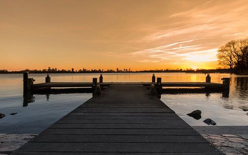 De zonsondergang bij de Kralingse Plas in Rotterdam