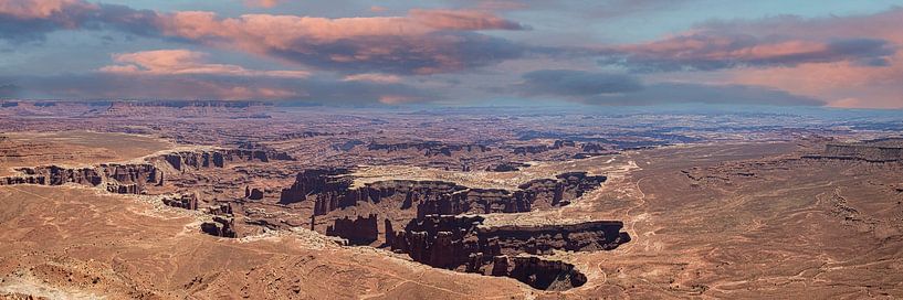 Arches National park and Canyonlands, Utah USA by Gert Hilbink