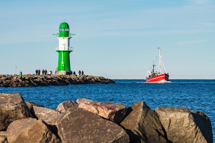 Fischerboot an der Mole von Warnemünde par Rico Ködder