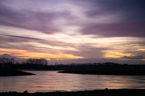Sonnenaufgang am frühen Morgen von Linda Schellevis