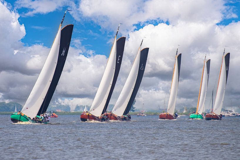 Skutsjezeilen in Friesland. von Brian Morgan