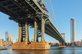 Skyline von Manhattan und  Manhattan Bridge, New York, USA von Markus Lange