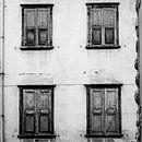Vier Fensterläden Italien (schwarz und weiß) von Rob van der Pijll Miniaturansicht