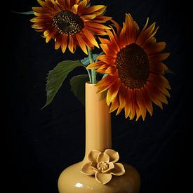 Sunflowers in a vase by Johanna Oud