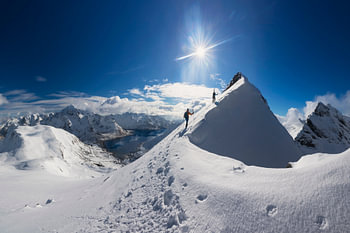 Lofoten - Alpiniste au sommet