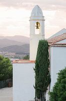 Kirche in Blanes mit den schönen Bergen im Hintergrund