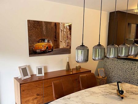 Alter gelber Fiat 500 in Syrakus in Sizilien, Italien.