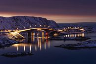 De Fredvang bruggen in Noorwegen op de Lofoten bij blauw uur van Thomas Rieger thumbnail
