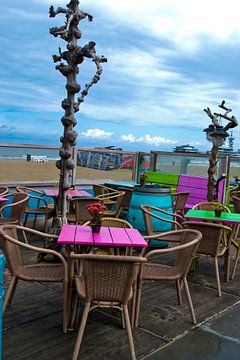Picture of a beach pavilion in Scheveningen. by Therese Brals