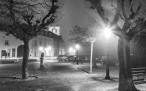 Brouwersplein Old Geleen In The Mist sur Ronald Massink
