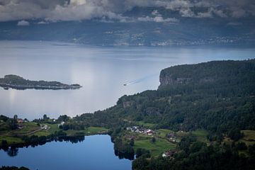 Blick auf ein norwegisches Dorf von Sebastian Stef